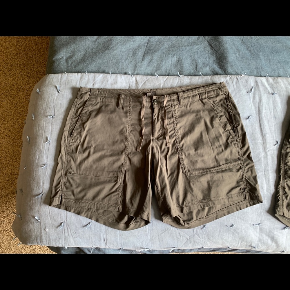 The North Face Women's Shorts 16 XL